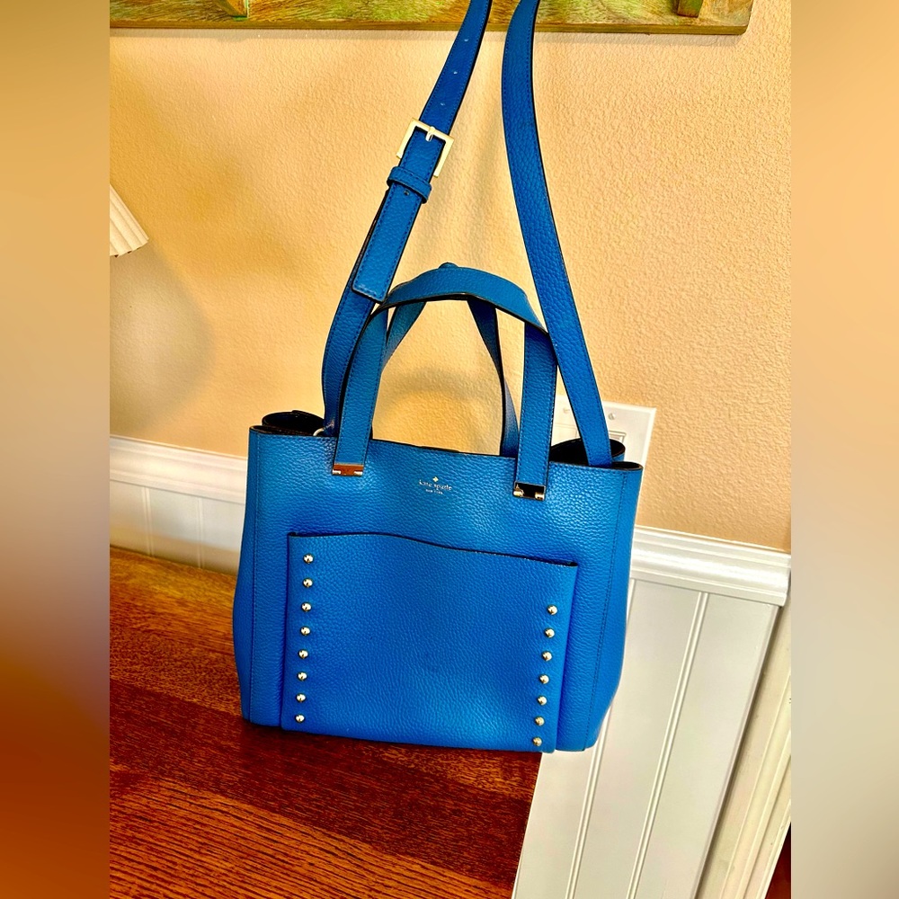 Kate Spade handbag with shoulder strap. Gently used.